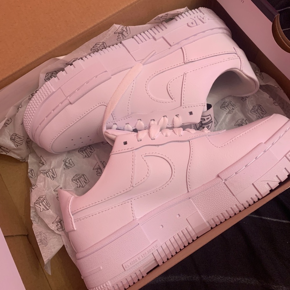 Nike Air Force 1 pixel